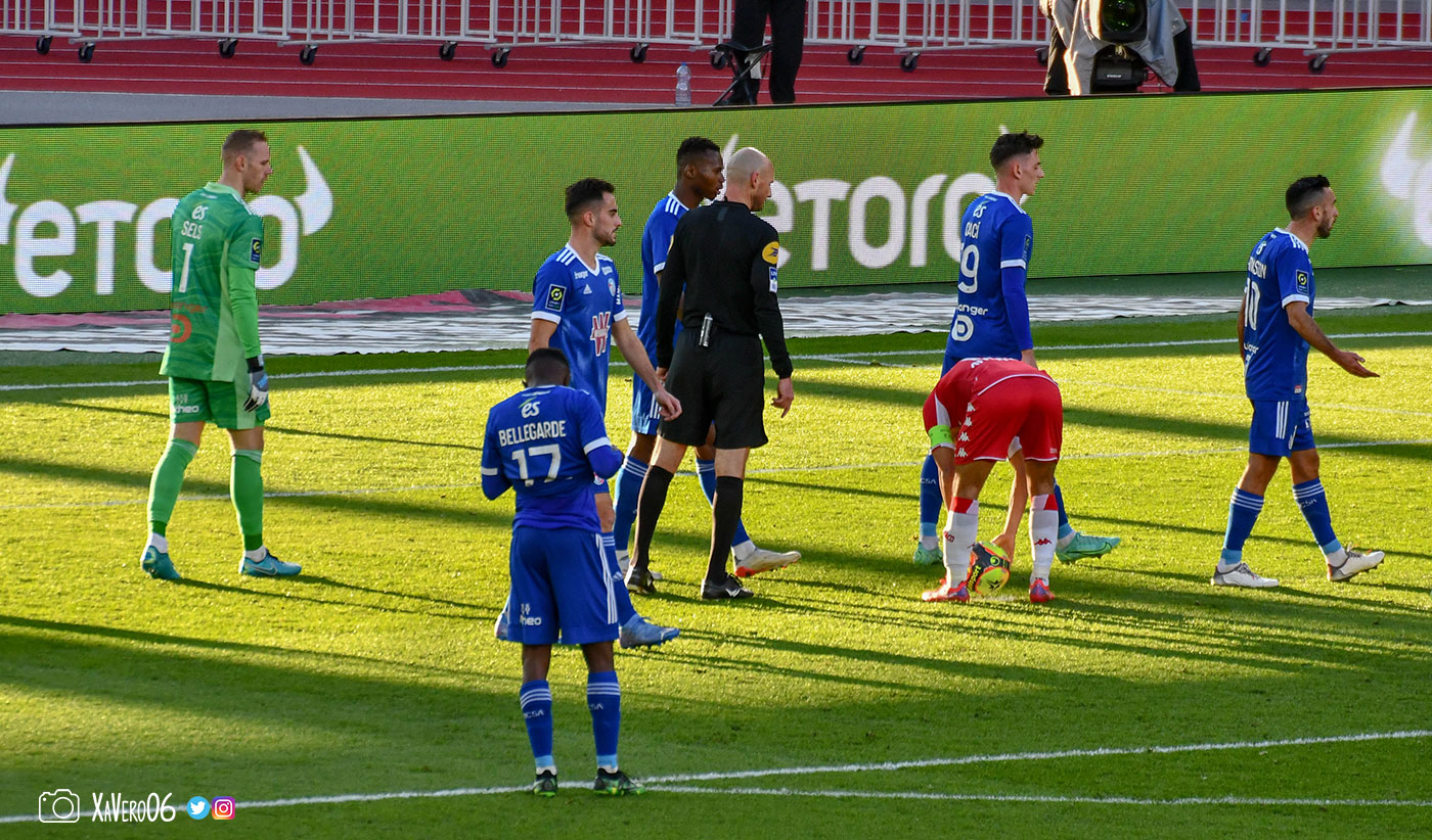 Ben Yedder place son ballon ballon...
