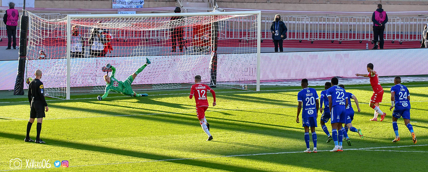 ...et Monaco ouvre le score...