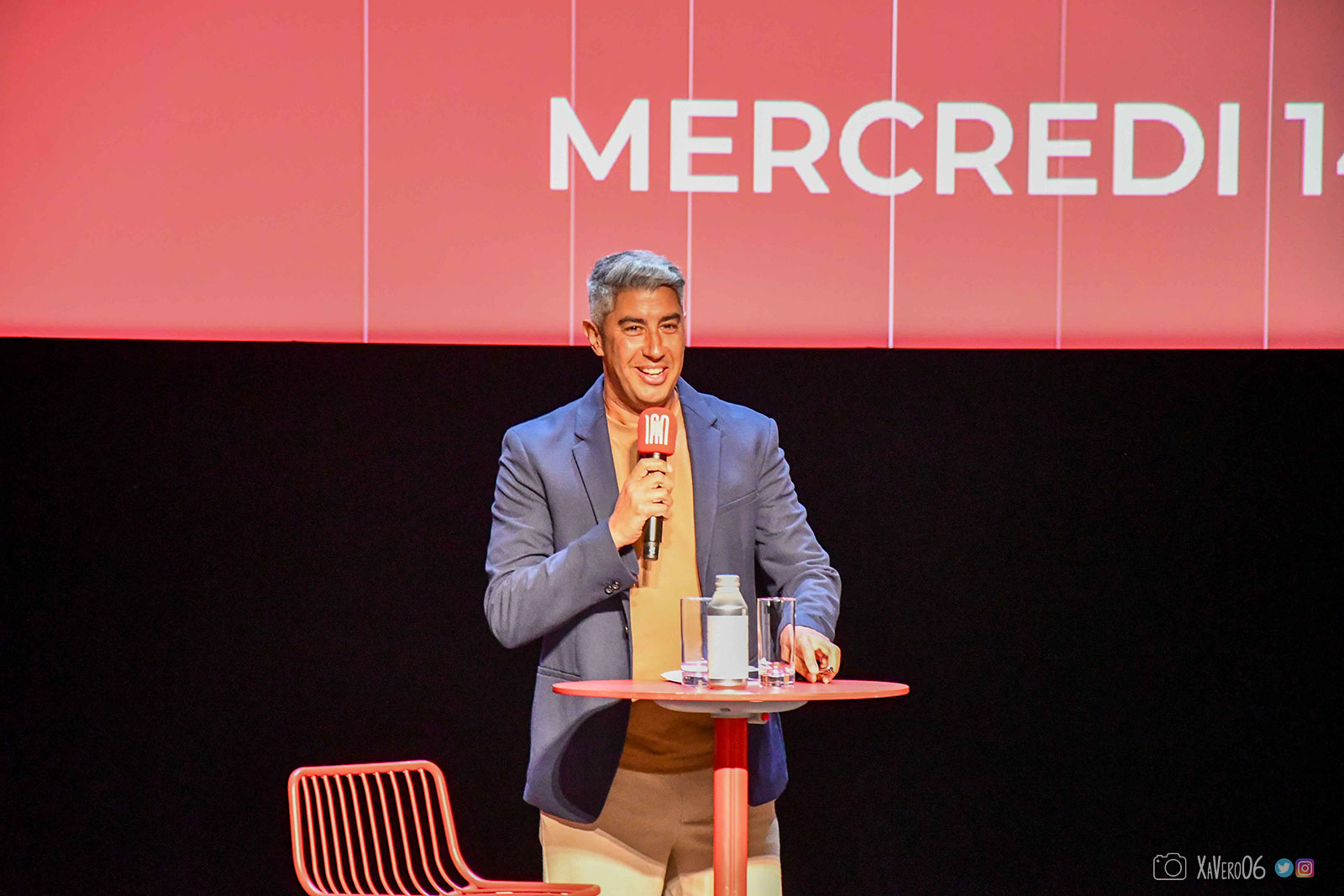 ...qui pose ses premières questions